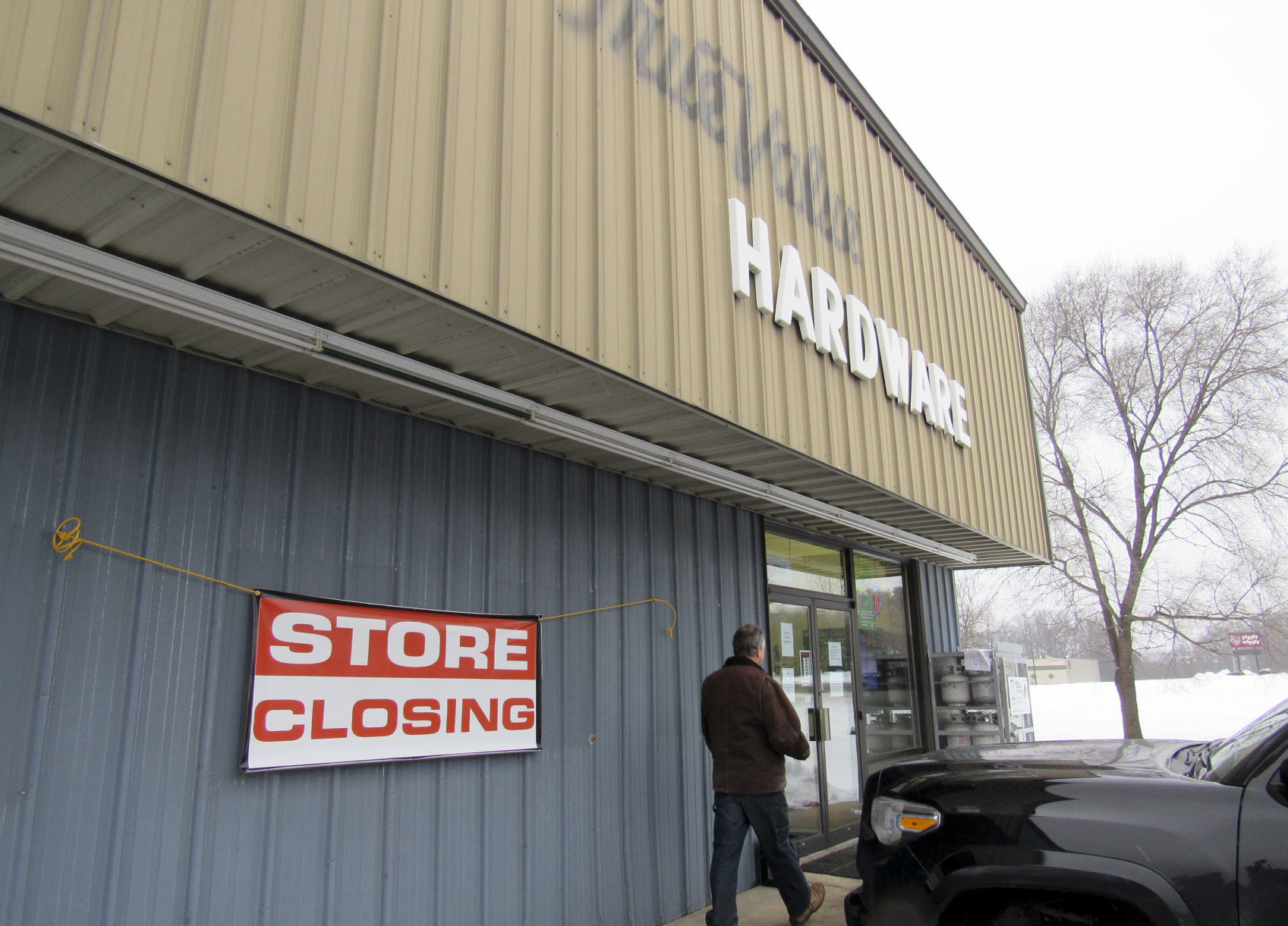 Poynette hardware store closing